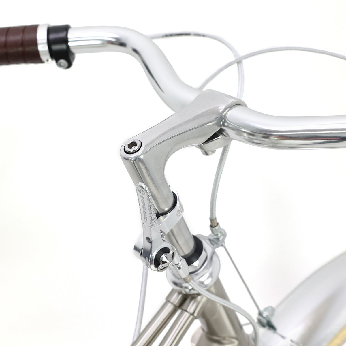 Mixte26 Lite — 9-Speed Step-Through City Bike — Swept-back handlebar and stem