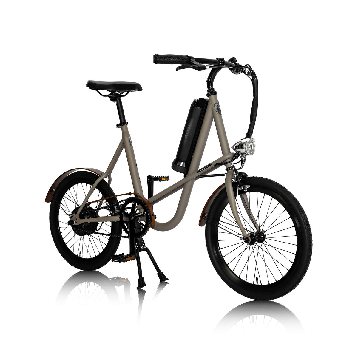 miniu Mountain Cat Camel brown, front three-quarter view