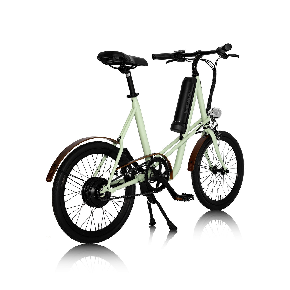 miniu Mountain Cat Grass green, rear three-quarter view