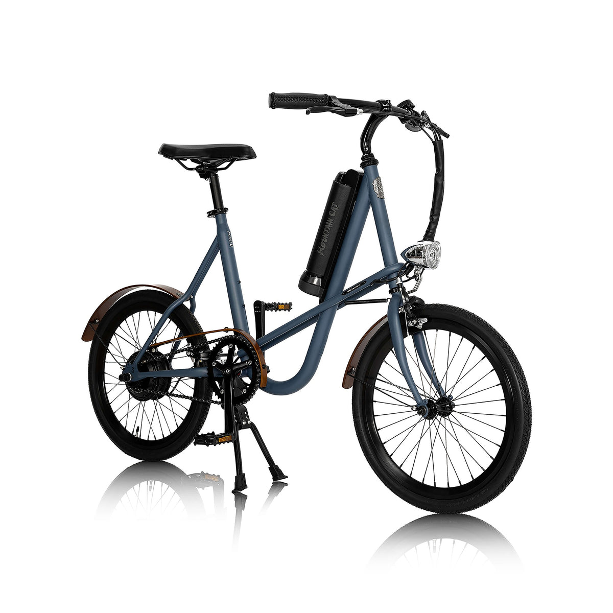miniu Mountain Cat Ink blue, front three-quarter view