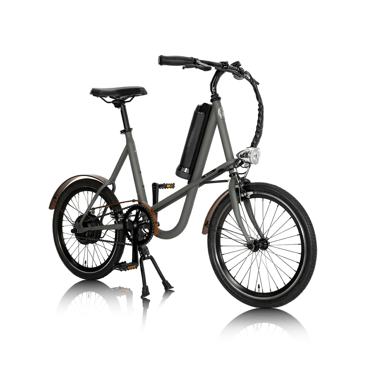 miniu Mountain Cat Quartz grey, front three-quarter view