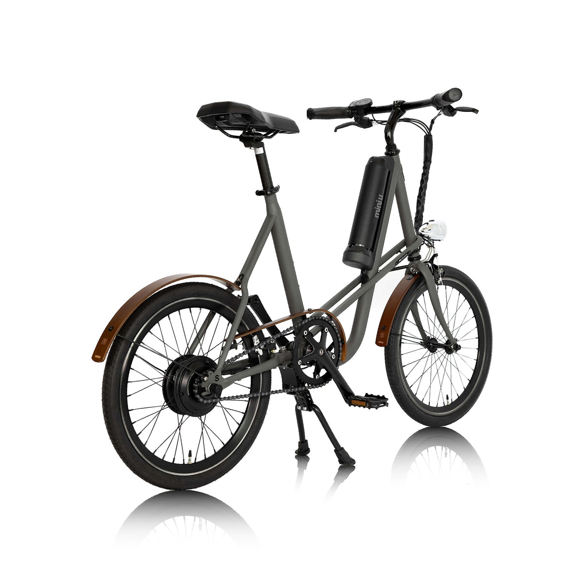 miniu Mountain Cat Quartz grey, rear three-quarter view