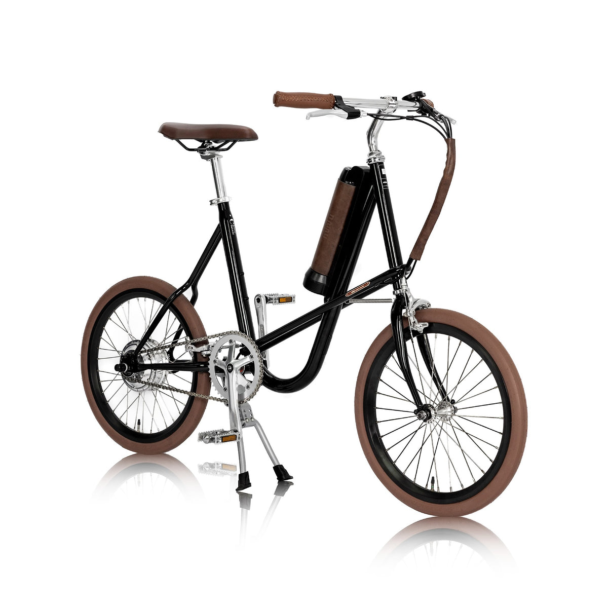 miniu Pearl black, front three-quarter view