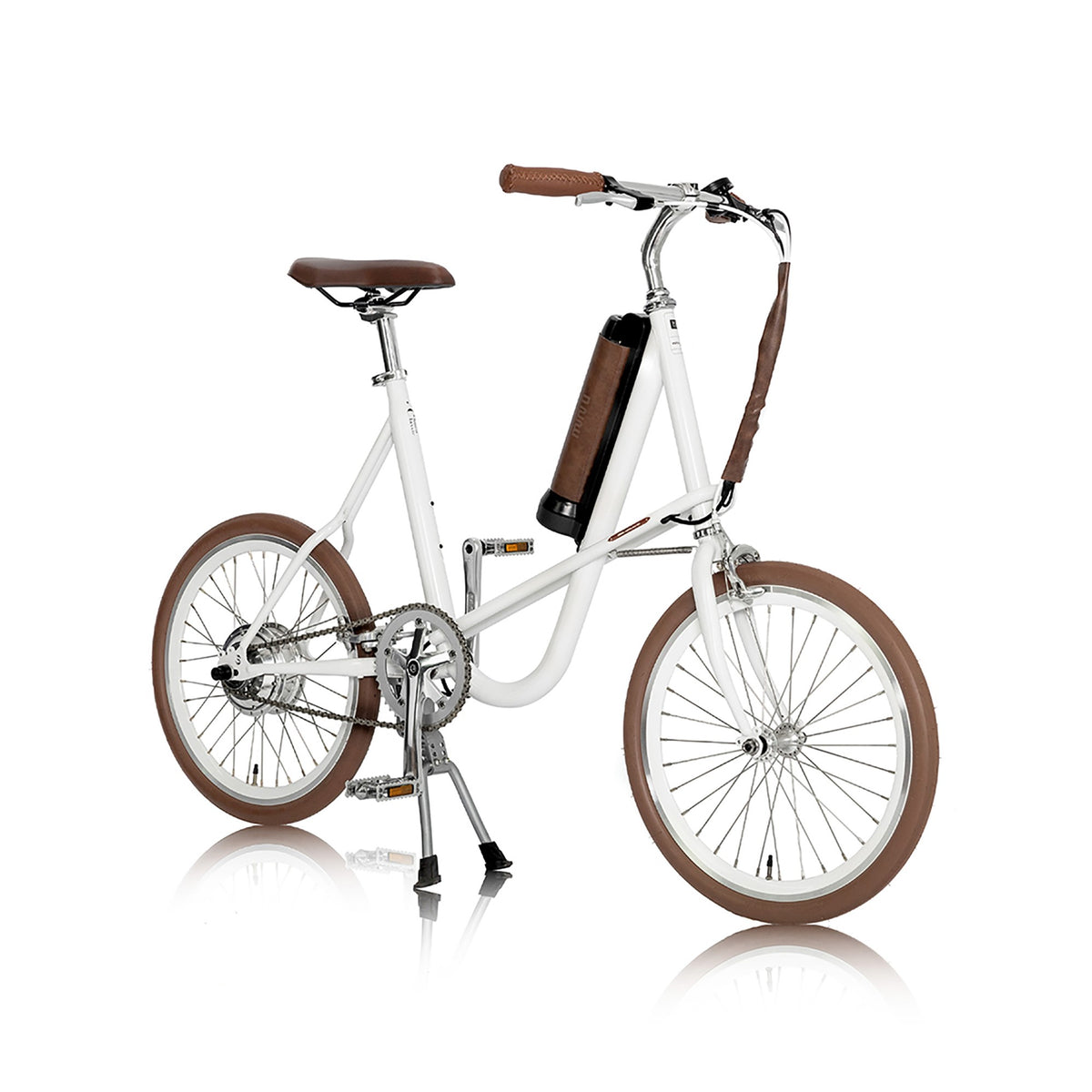 miniu Pearl white, front three-quarter view
