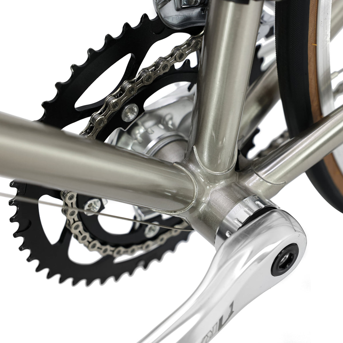 Retro Road Lite — 10-Speed Steel Road Bike — Chainring and bottom bracket