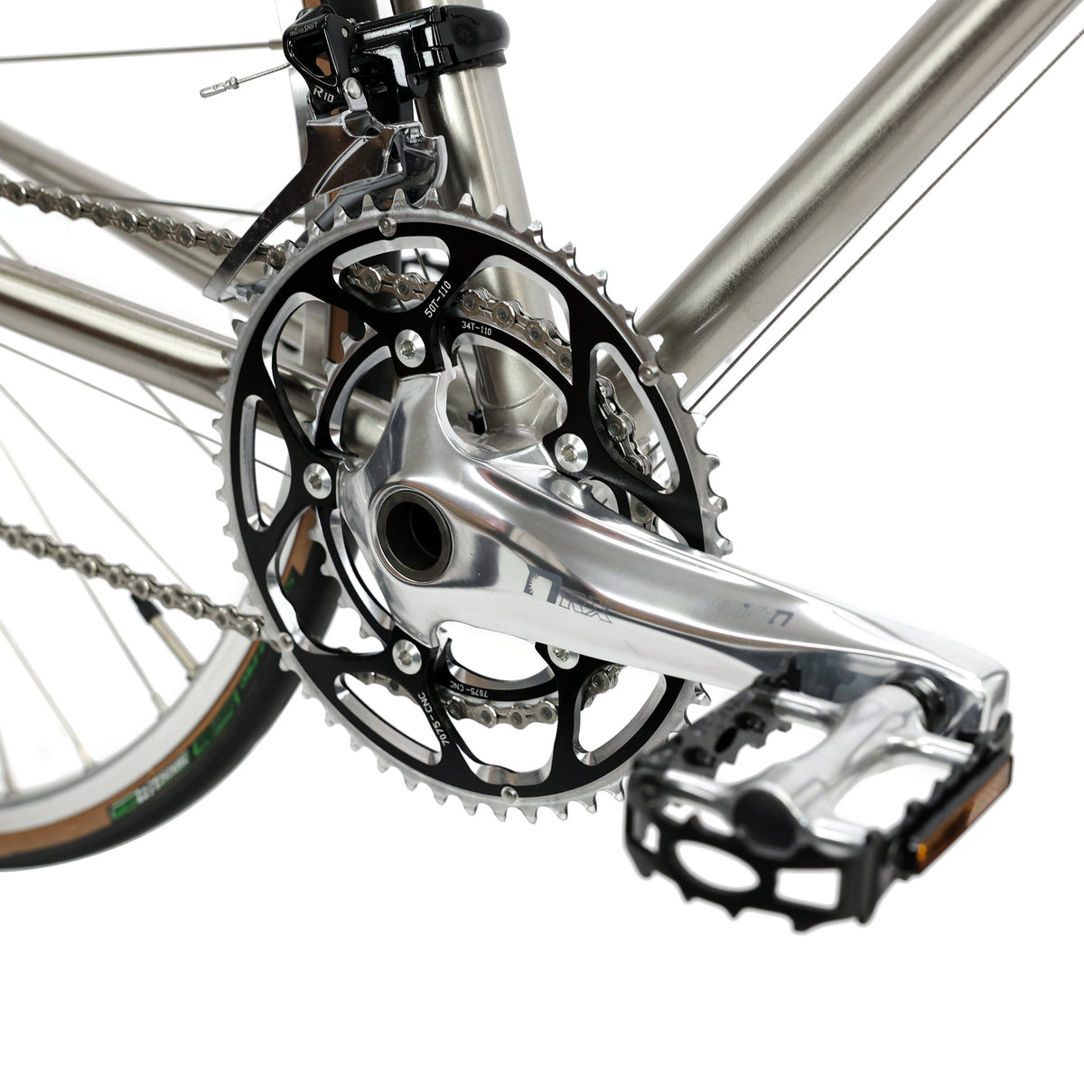 Retro Road Lite — 10-Speed Steel Road Bike — Crankset, chain and pedal detail